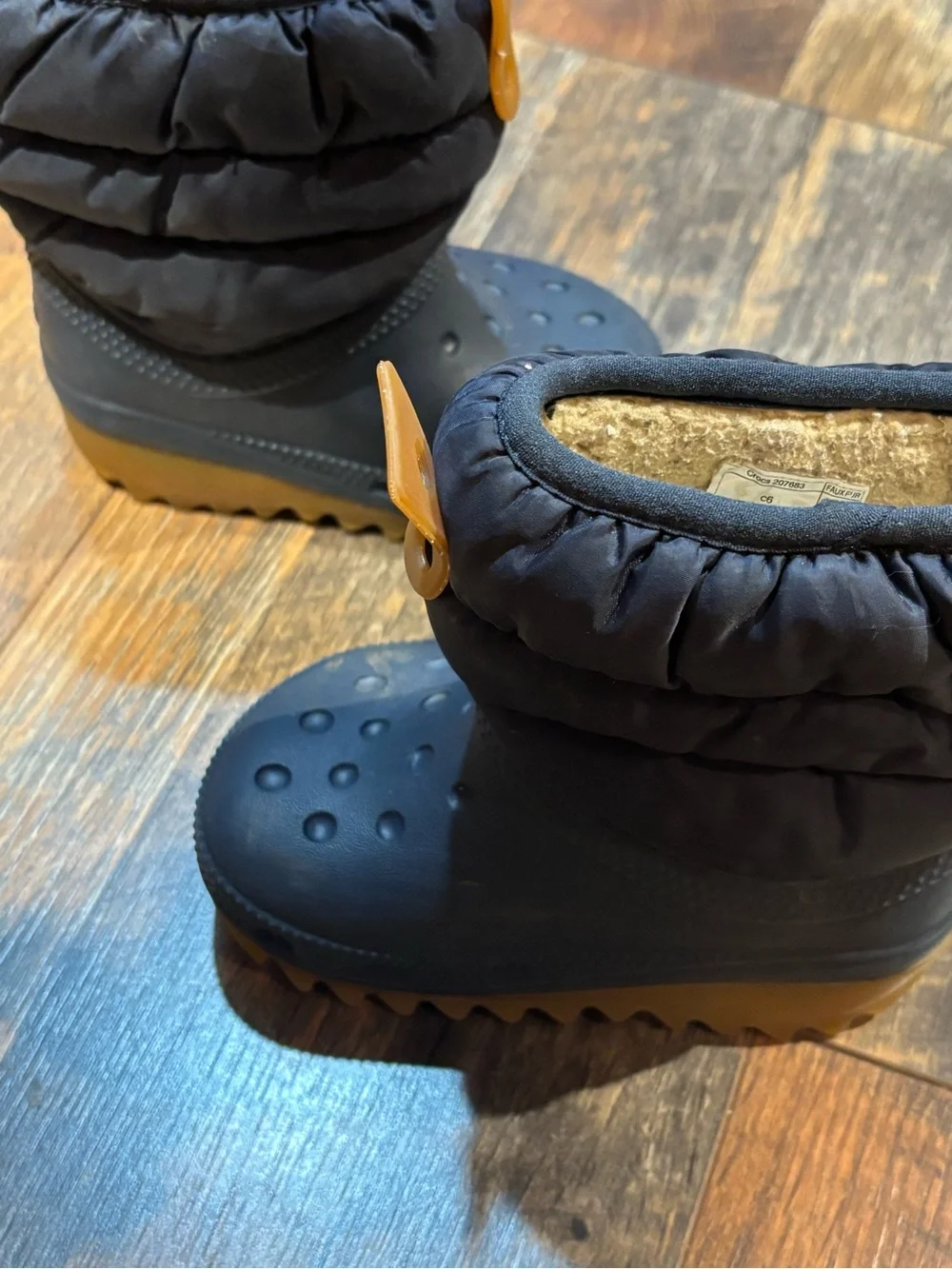 Crocs Sherpa lined snow boots toddler size C6